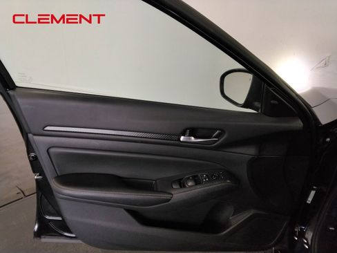 Used 2025 Nissan Altima 2.5 SV image 24