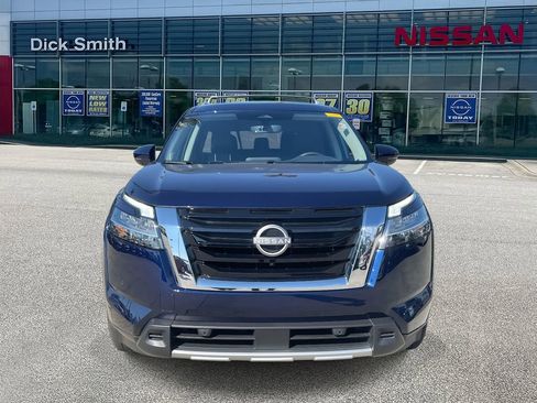 Used 2024 Nissan Pathfinder SL w/ SL Premium Package image 2