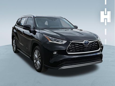 Used 2024 Toyota Highlander Platinum image 1