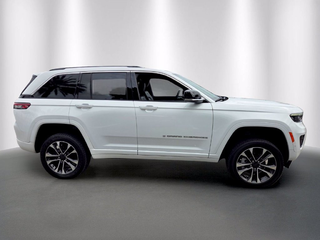 Used 2023 Jeep Grand Cherokee Overland AWD/4WD image 8