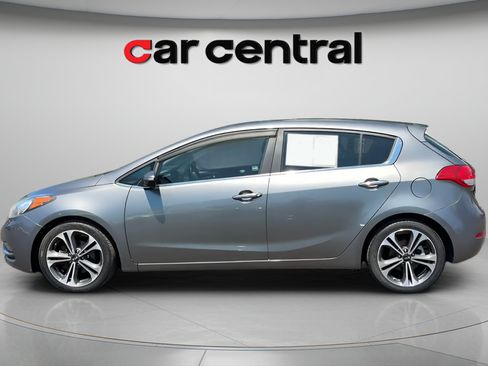 Used 2016 Kia Forte EX FWD image 2