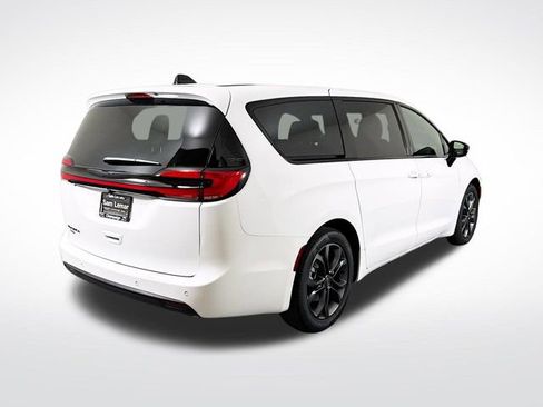 New 2026 Chrysler Pacifica Select image 7