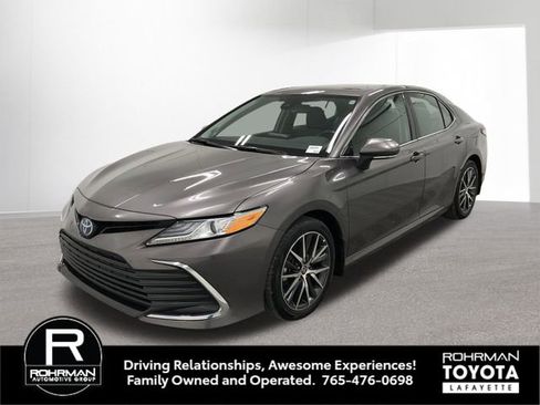 Used 2024 Toyota Camry XLE w/ Navigation Package image 2