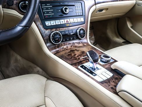 Used 2020 Mercedes-Benz SL 550 image 6