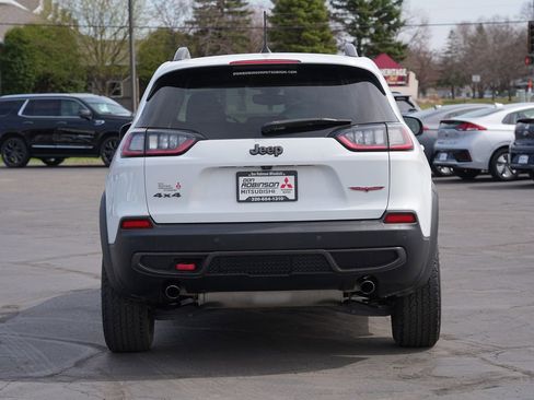 Used 2019 Jeep Cherokee Trailhawk AWD/4WD image 4