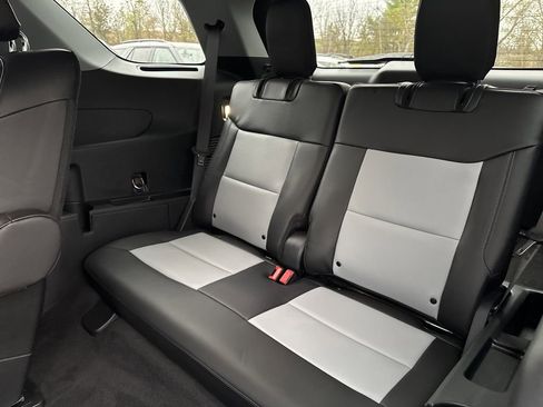 Used 2022 Ford Explorer XLT w/ Equipment Group 202A image 37