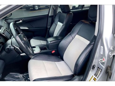 Used 2012 Toyota Camry SE image 25