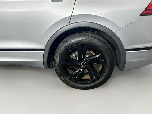 Used 2023 Volkswagen Tiguan SE R-Line FWD image 11