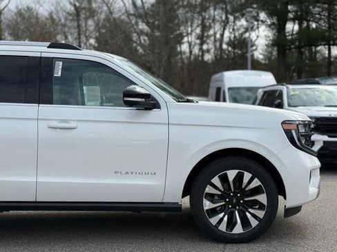New 2026 Ford Expedition Platinum image 2