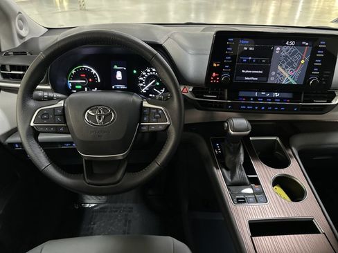 Used 2021 Toyota Sienna XLE w/ XLE Plus Package image 28