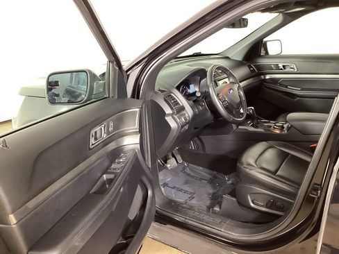 Used 2019 Ford Explorer XLT w/ Equipment Group 202A AWD/4WD image 9