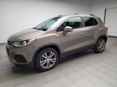 Used 2020 Chevrolet Trax LT w/ LT Convenience Package FWD image 2