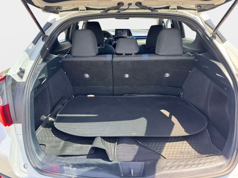 Used 2021 Toyota C-HR XLE FWD image 9