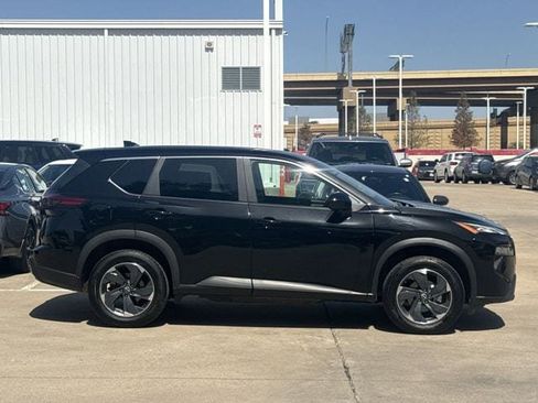 Used 2025 Nissan Rogue SV FWD image 3