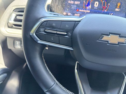 Used 2025 Chevrolet Traverse LT AWD/4WD image 19