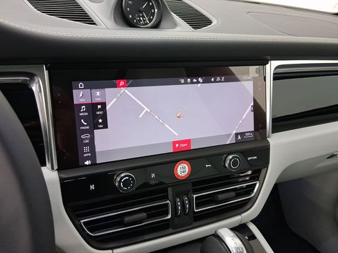 New 2026 Porsche Macan image 26