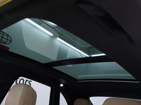 Used 2024 Porsche Macan AWD/4WD image 22