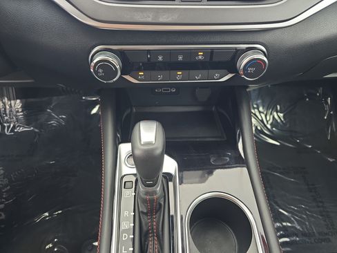 Certified 2025 Nissan Altima 2.5 SR FWD image 22