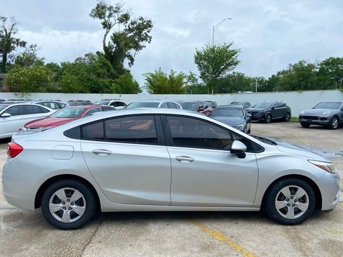 Used 2017 Chevrolet Cruze LS FWD image 6