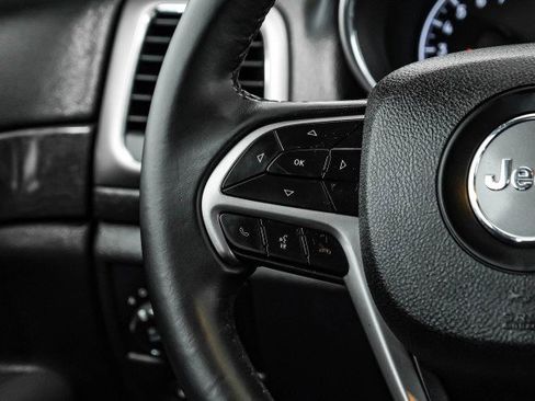 Used 2018 Jeep Grand Cherokee Laredo image 15