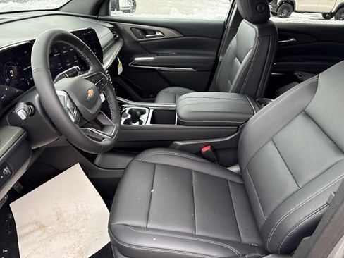 New 2026 Chevrolet Traverse LT w/ Driver Confidence Package AWD/4WD image 4