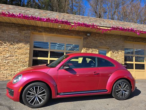 Used 2017 Volkswagen Beetle #PinkBeetle image 30