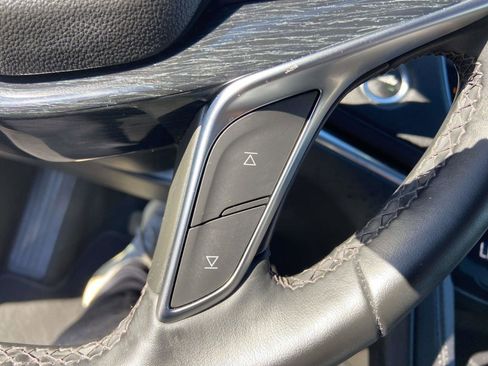 Used 2025 Cadillac XT5 Premium Luxury image 23