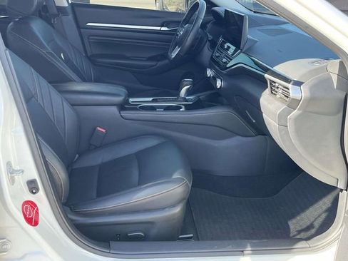 Used 2023 Nissan Altima 2.5 SR w/ SR Premium Package image 23