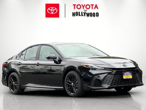 New 2026 Toyota Camry SE FWD image 1
