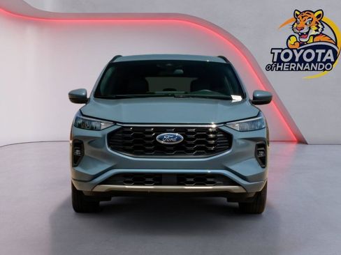 Used 2024 Ford Escape ST-Line Select w/ Tech Pack #1 AWD/4WD image 2