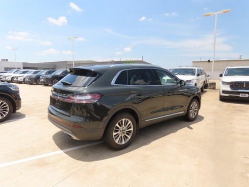Used 2022 Lincoln Nautilus FWD w/ Premium Package image 9