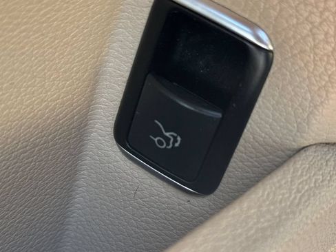 Used 2014 Mercedes-Benz E 350 Sedan image 19