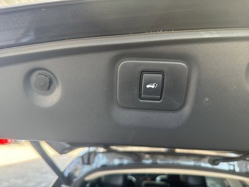 Used 2019 Nissan Pathfinder SL image 20