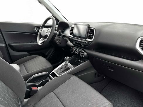 New 2025 Hyundai Venue SE image 15