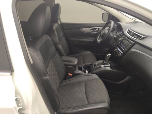 Used 2020 Nissan Rogue Sport SV w/ Technology Package FWD image 21