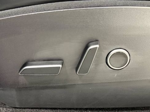 Used 2022 Tesla Model Y Performance AWD/4WD image 19
