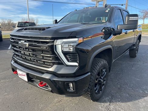 Used 2025 Chevrolet Silverado 2500 LT w/ Trail Boss Package image 8