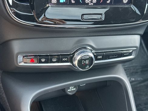 New 2025 Volvo XC40 B5 Plus w/ Climate Package image 24