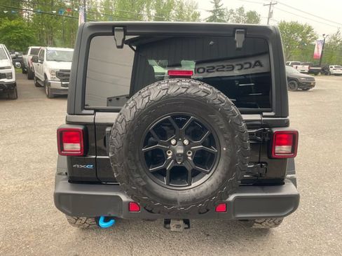 Used 2024 Jeep Wrangler Unlimited AWD/4WD image 5