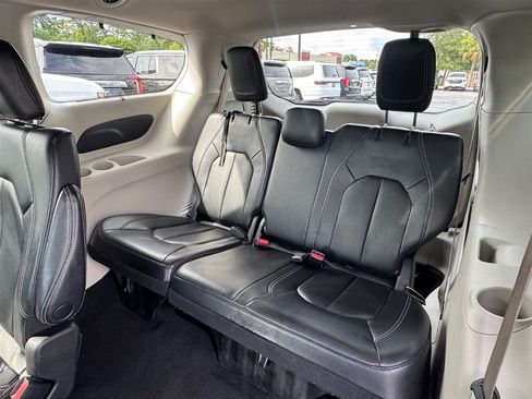 Used 2022 Chrysler Pacifica Touring-L FWD image 22