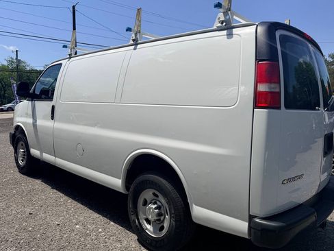 Used 2017 Chevrolet Express 2500 RWD image 2