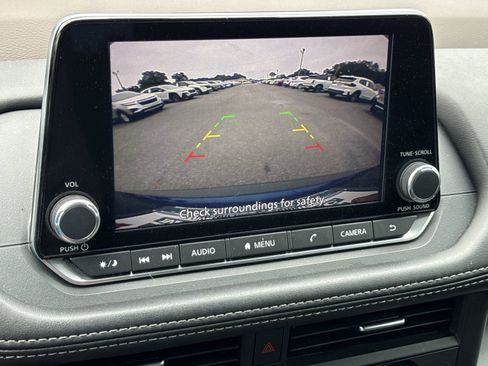 Used 2023 Nissan Rogue SV FWD image 21