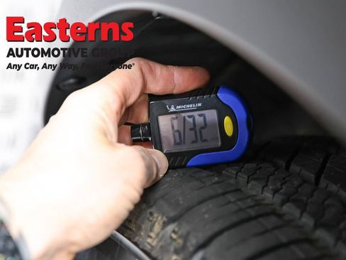 Used 2025 Nissan Pathfinder SV FWD image 27