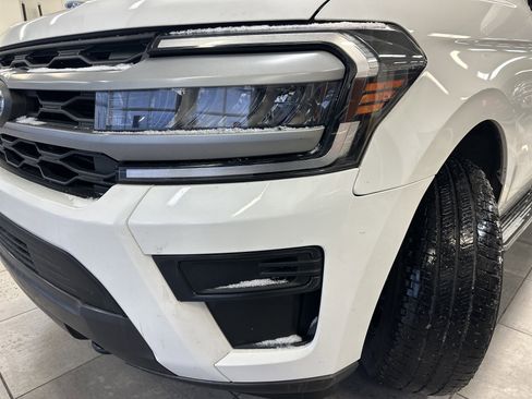 Used 2022 Ford Expedition XLT image 15