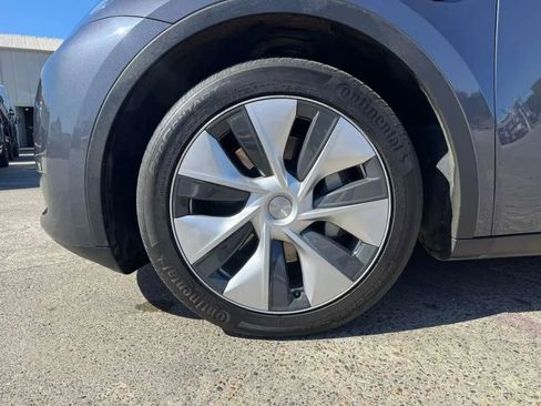 Used 2023 Tesla Model Y Long Range AWD/4WD image 18