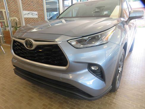 Used 2021 Toyota Highlander XLE FWD image 63