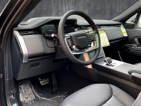 New 2026 Land Rover Range Rover SE image 7