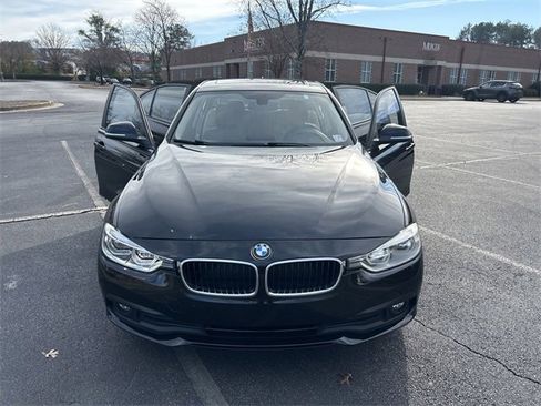 Used 2018 BMW 320i Sedan w/ Convenience Package image 10