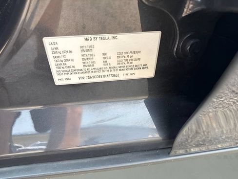 Used 2024 Tesla Model Y Long Range AWD/4WD image 32