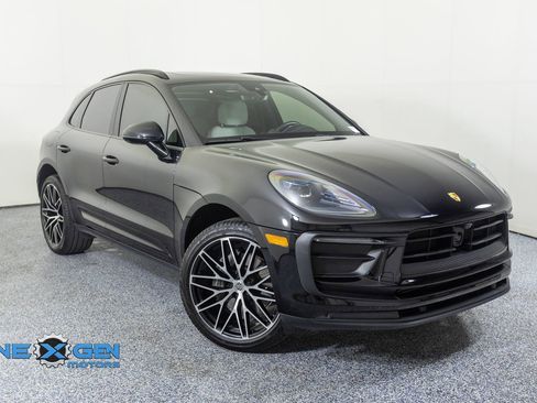 Used 2024 Porsche Macan AWD/4WD image 1